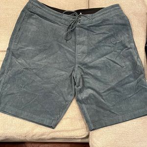Vissla shorts (medium) 31-32 perfect condition